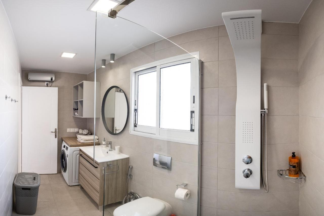 Seaview 3 Bedroom Kings Road Penthouse Paphos Eksteriør billede